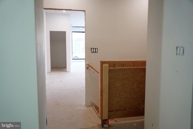 2001 S 10TH ST, Philadelphia, PA 19148