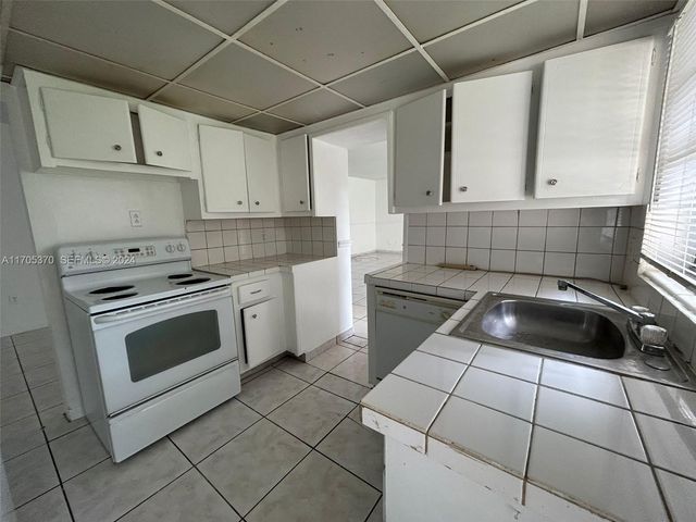 11855 NE 19th Drive 8, North Miami, FL 33181