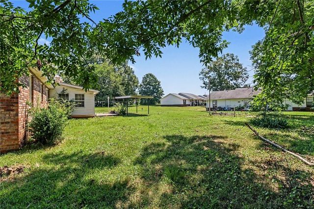 422 Bartson Street, Lavonia, GA 30553