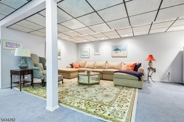 22 Woodcrest Dr, Morris Twp., NJ 07960