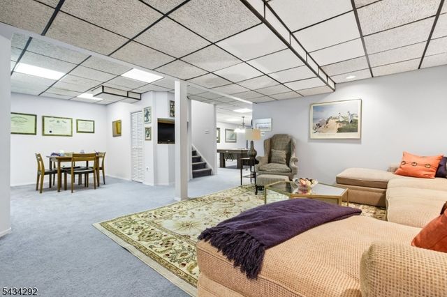 22 Woodcrest Dr, Morris Twp., NJ 07960