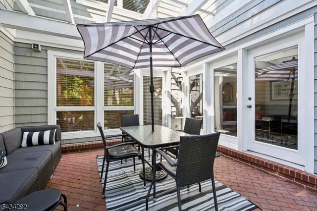 22 Woodcrest Dr, Morris Twp., NJ 07960