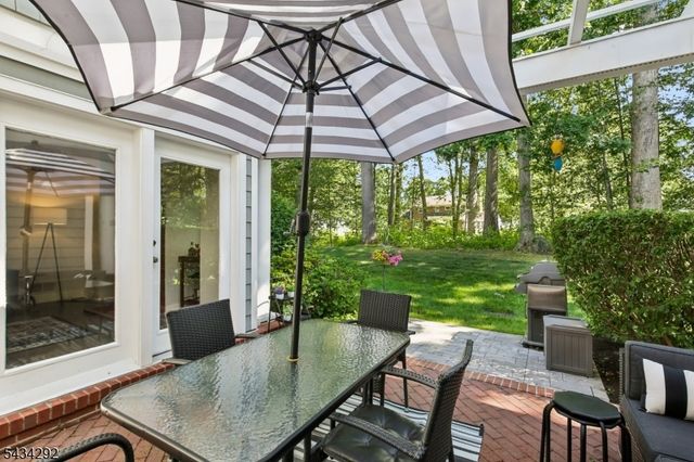 22 Woodcrest Dr, Morris Twp., NJ 07960