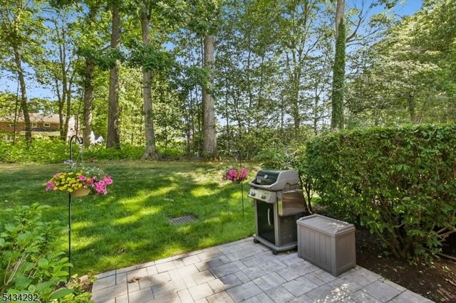 22 Woodcrest Dr, Morris Twp., NJ 07960