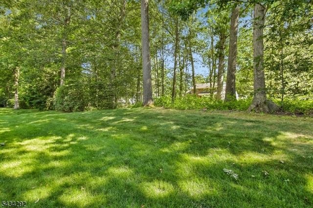 22 Woodcrest Dr, Morris Twp., NJ 07960