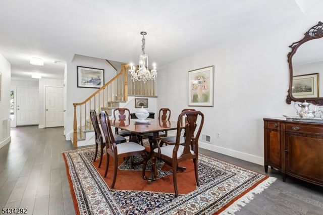 22 Woodcrest Dr, Morris Twp., NJ 07960