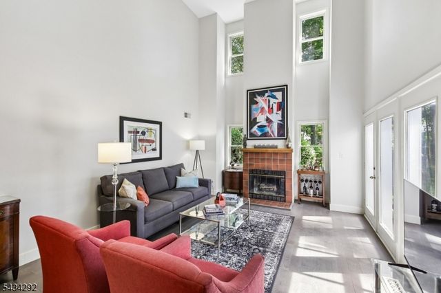 22 Woodcrest Dr, Morris Twp., NJ 07960