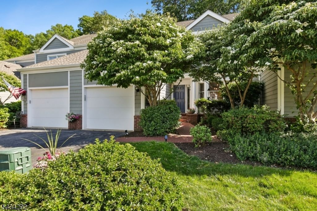 22 Woodcrest Dr, Morris Twp., NJ 07960