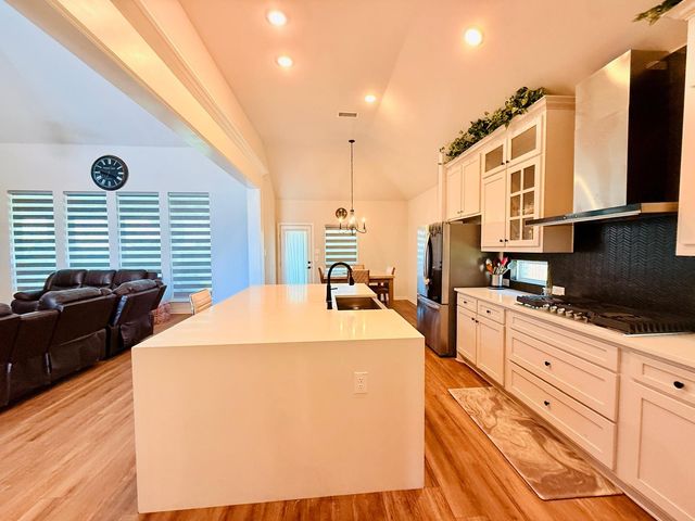 214 Tradd Street, Glenn Heights, TX 75154