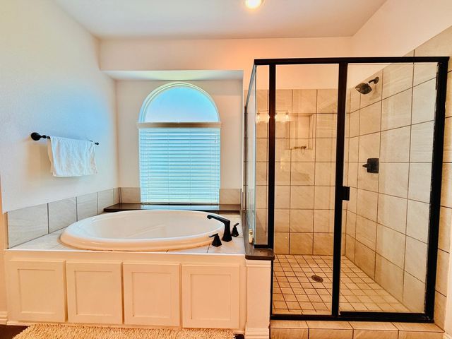 214 Tradd Street, Glenn Heights, TX 75154