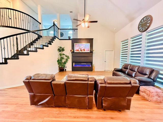 214 Tradd Street, Glenn Heights, TX 75154