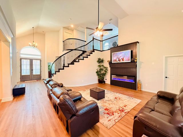 214 Tradd Street, Glenn Heights, TX 75154