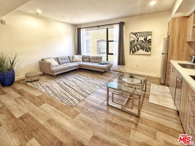 723 S St Andrews Place 609, Los Angeles, CA 90005