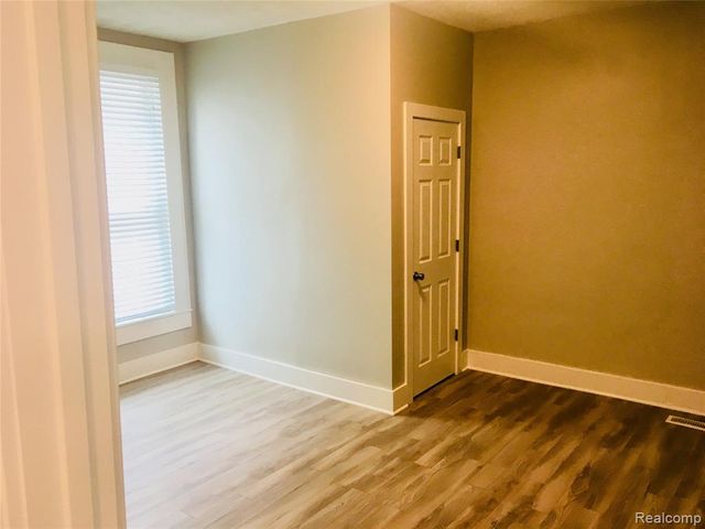 111 Kibbee Street, Mount Clemens, MI 48043