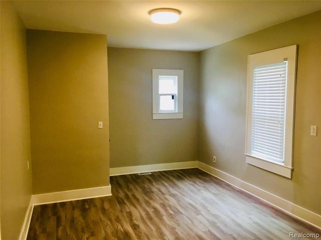 111 Kibbee Street, Mount Clemens, MI 48043