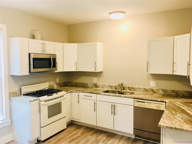 111 Kibbee Street, Mount Clemens, MI 48043
