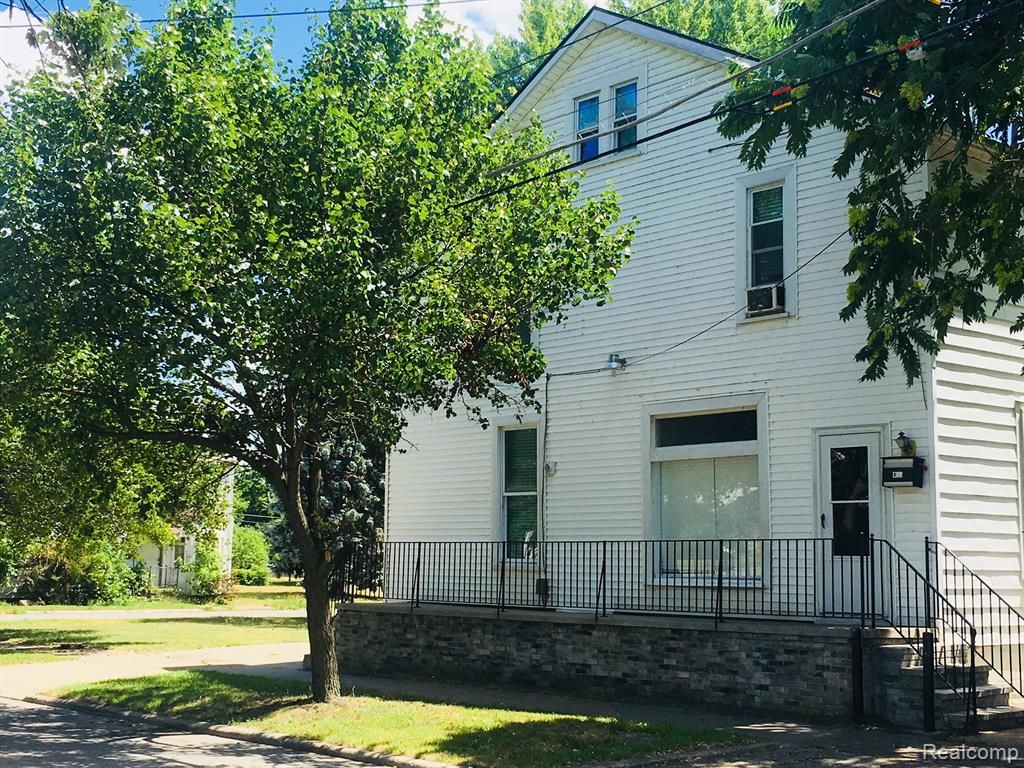 111 Kibbee Street, Mount Clemens, MI 48043