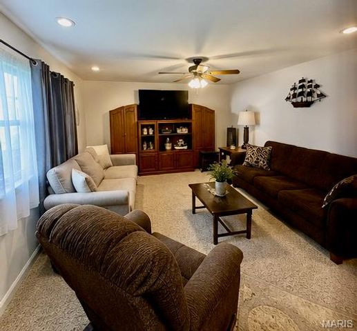 1107 E Washington Avenue, Greenville, IL 62246
