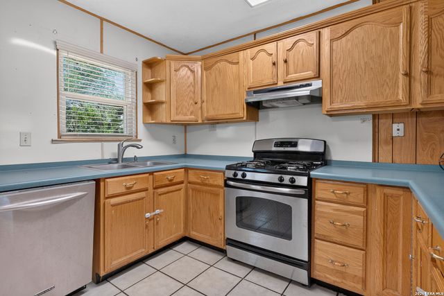 2714 LAGOON DR, San Antonio, TX 78224