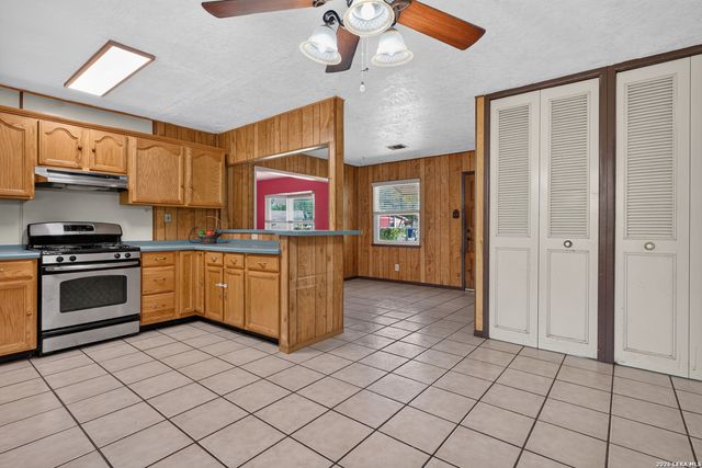 2714 LAGOON DR, San Antonio, TX 78224