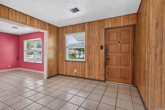 2714 LAGOON DR, San Antonio, TX 78224