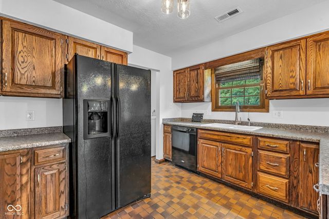 7512 N Henderson Ford Road, Mooresville, IN 46158