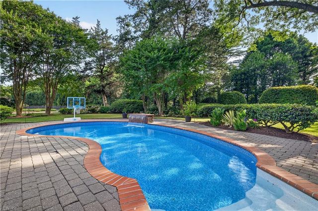 1077 Caton DR, Virginia Beach, VA 23454