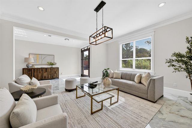 4429 Ella Boulevard, Houston, TX 77018