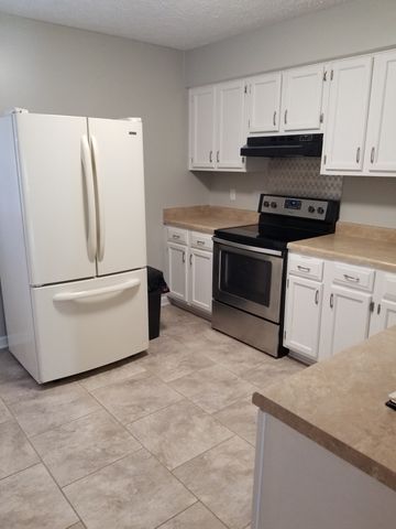 430 Walton Ferry Rd Apt 200, Hendersonville, TN 37075