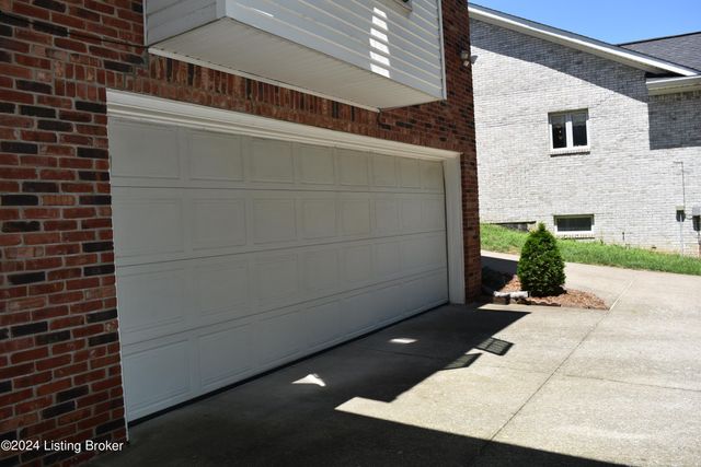 3331 Audubon Ridge Dr, Louisville, KY 40213