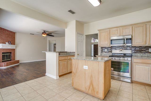 5711 Homestead Road, Arlington, TX 76017