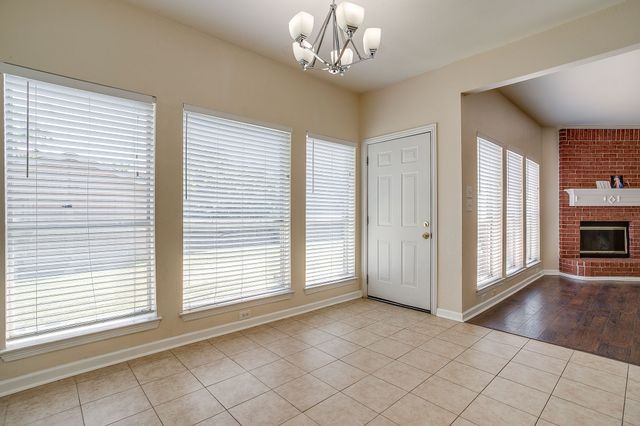 5711 Homestead Road, Arlington, TX 76017