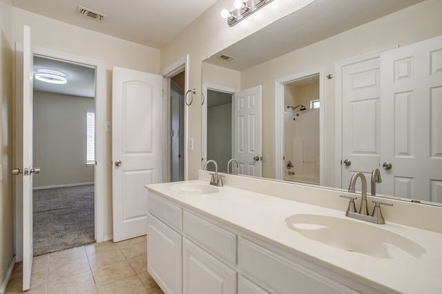 5711 Homestead Road, Arlington, TX 76017