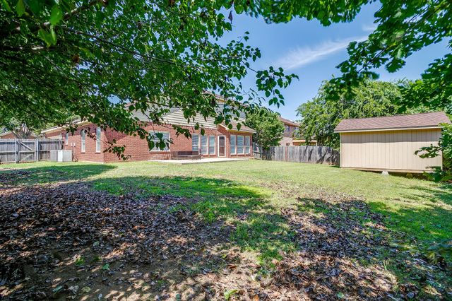 5711 Homestead Road, Arlington, TX 76017