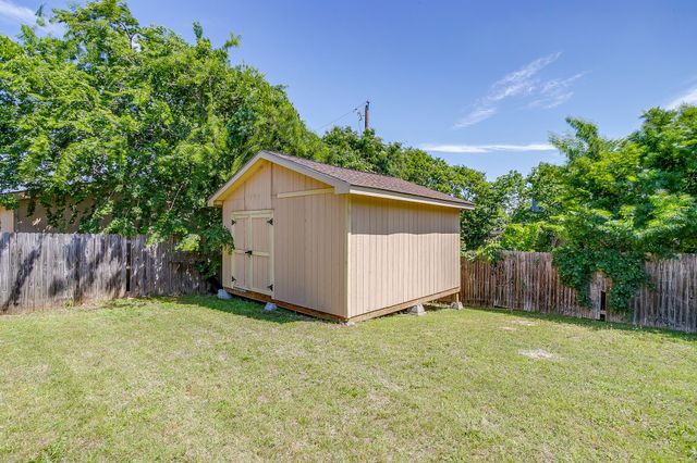 5711 Homestead Road, Arlington, TX 76017