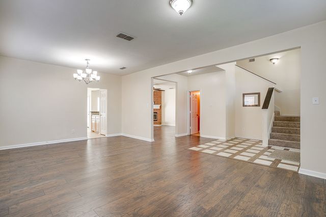 5711 Homestead Road, Arlington, TX 76017