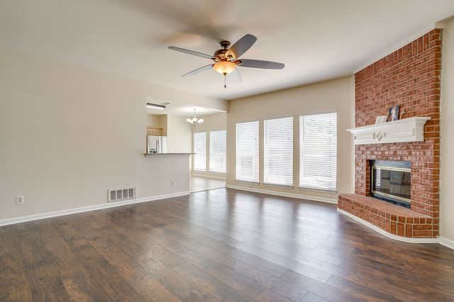 5711 Homestead Road, Arlington, TX 76017