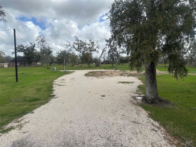 5718 County Road 707, Brazoria, TX 77422