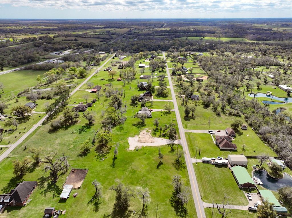 5718 County Road 707, Brazoria, TX 77422