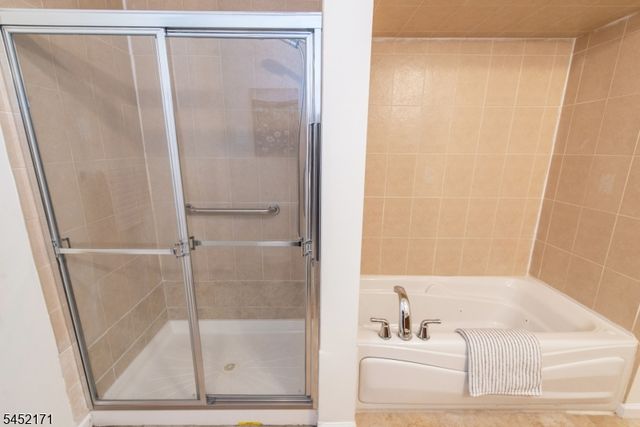 54 S Maple Ave D, East Orange City, NJ 07018