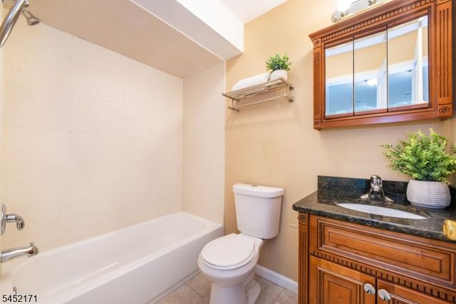 54 S Maple Ave D, East Orange City, NJ 07018