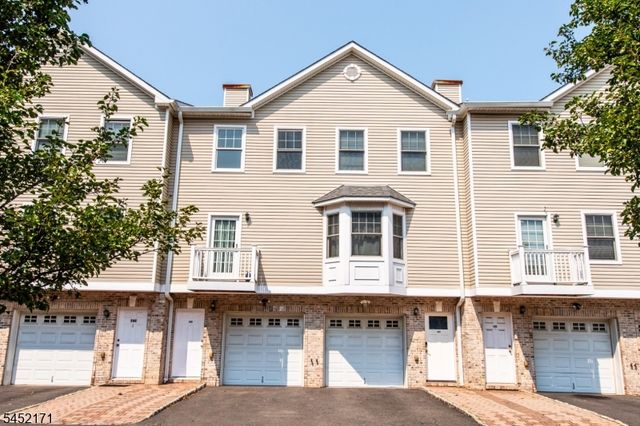 54 S Maple Ave D, East Orange City, NJ 07018