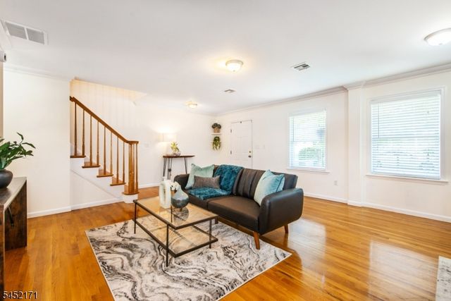 54 S Maple Ave D, East Orange City, NJ 07018