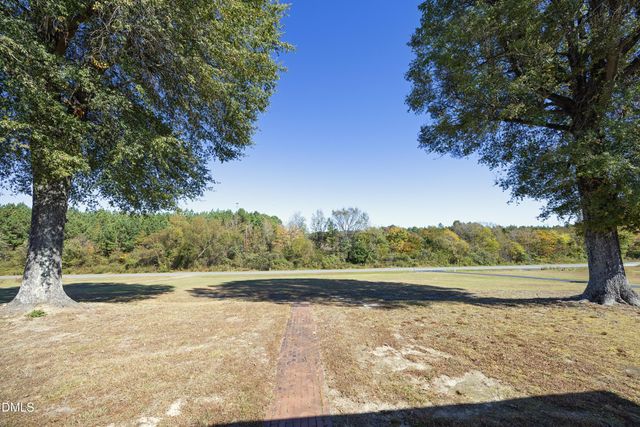 1067 Mccray Road, Burlington, NC 27217