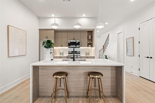 8019 Grandview Street, Houston, TX 77051