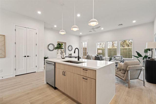 8019 Grandview Street, Houston, TX 77051