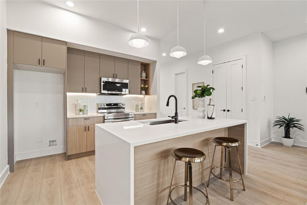 8019 Grandview Street, Houston, TX 77051