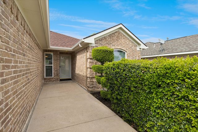 2736 Ensenada Lane, Fort Worth, TX 76108