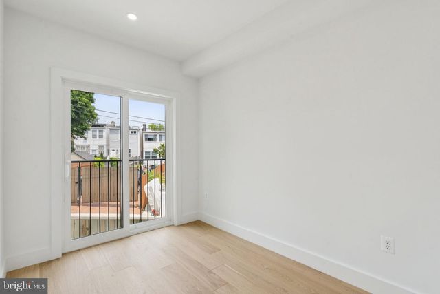 636 EDGEWOOD ST NE #B, Washington, DC 20017