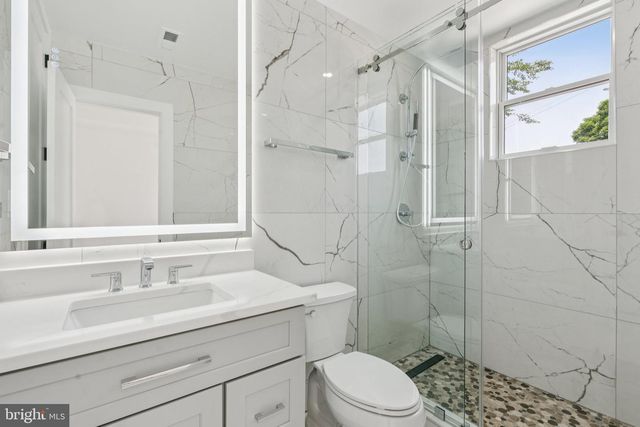 636 EDGEWOOD ST NE #B, Washington, DC 20017